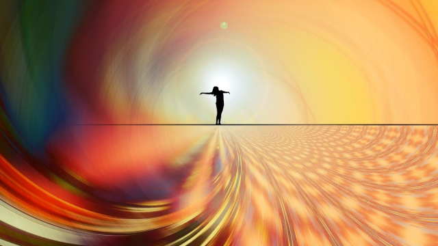 Figura femminile in un contesto estemporaneo - &copy; Pixabay IA.