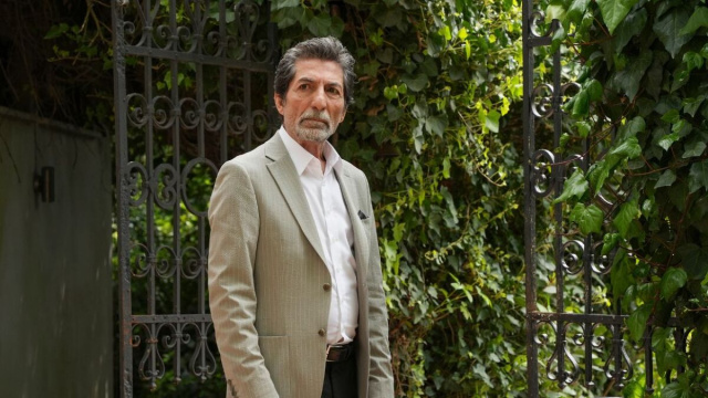 Mustafa Ugurlu (Murat Tarik Yenersoy) in una posa di Tradimento. &copy; Immagine Mediaset.