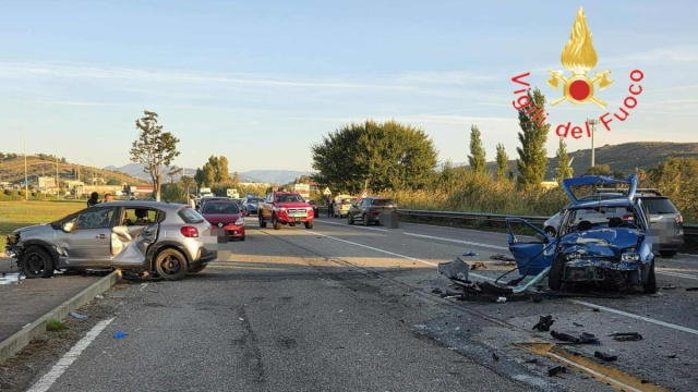 Incidente stradale su viale Emilia a Catanzaro &ndash; &copy; Vigili del Fuoco.