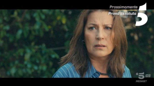 Guzide in una scena di Tradimento &copy; Mediaset.