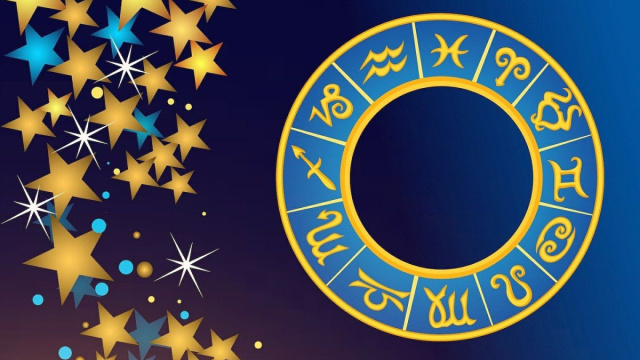 Cerchio zodiacale dorato con i dodici segni su sfondo blu &copy; Pixabay