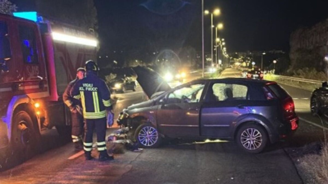 Incidente stradale a Crotone - &copy; Vigili del Fuoco