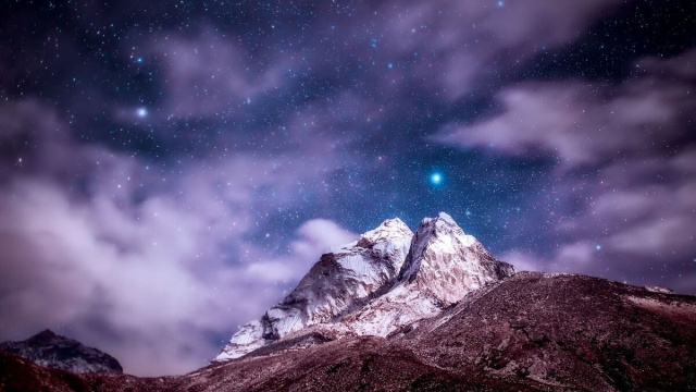 Cielo stellato e montagne - &copy; Pixabay