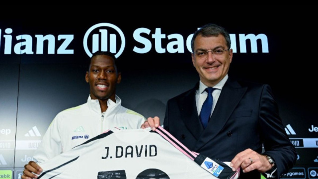 Jonathan David e Damien Comolli. Foto &copy; Juventus