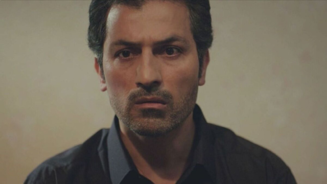 Il personaggio di Arif in una scena de La forza di una donna &copy; Mediaset