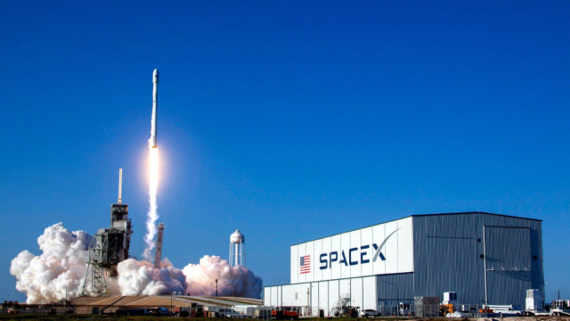 SpaceX al lancio di un razzo &copy; Creative Commons.
