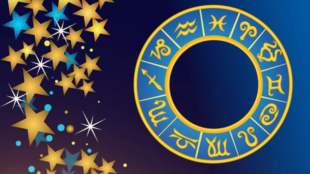 Cerchio zodiacale dorato con i dodici segni su sfondo blu &copy; Pixabay.