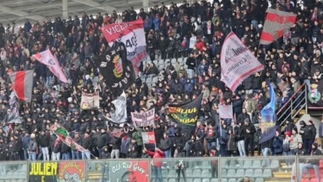 I tifosi della Cremonese in trasferta @ foto pagina Facebook Dimensione Calcio.