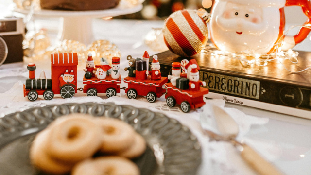 Trenino giocattolo natalizio-&copy; Pexels