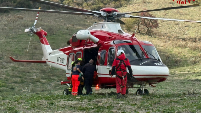 L'elicottero impegnato nei soccorsi a Pallagorio - &copy; Vigili del Fuoco di Crotone