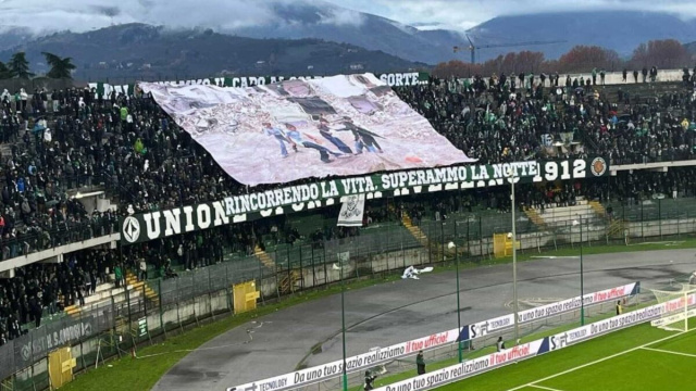 Foto curva Avellino &copy; Pagina Facebook Dimensione Calcio