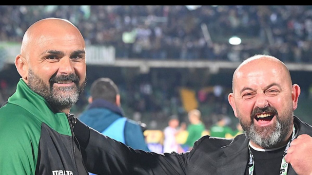 Raffaele Biancolino (a sx) festeggia l'arrivo in B con l'Avellino &copy; Facebook Avellino calcio.