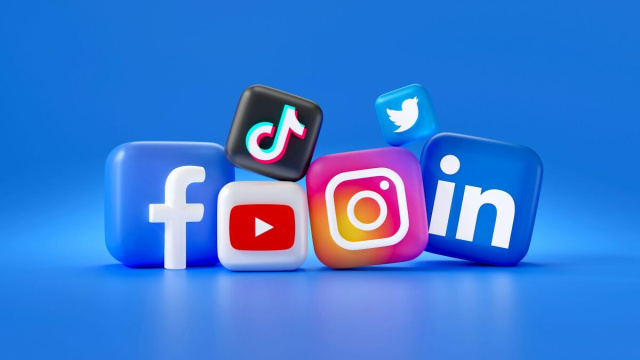 Un gruppo di diversi loghi dei social media &copy; Creative Commons.