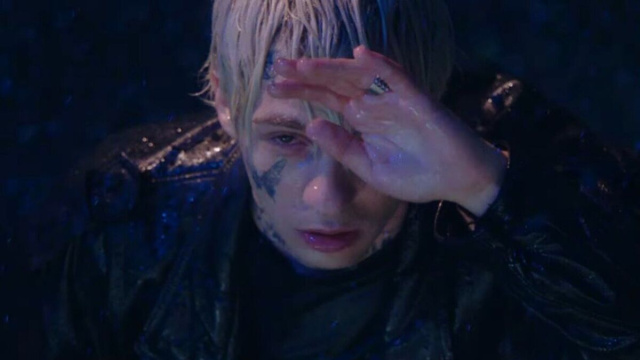 Chiello in un frame del video del singolo 'Limone'. &copy; Creative Commons