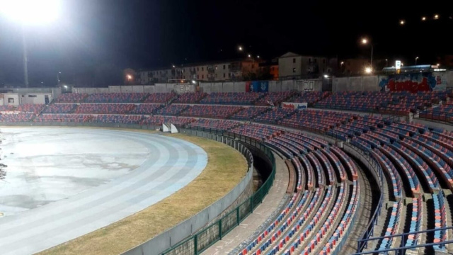 Lo stadio del Cosenza semi- deserto @ pagina facebook Dimensione Calcio