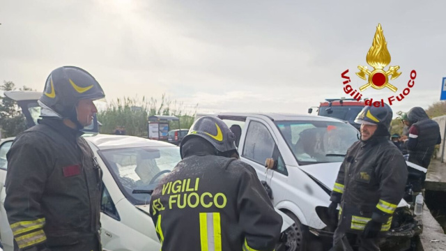 Incidente stradale sulla Statale 106 - &copy; Vigili del Fuoco.