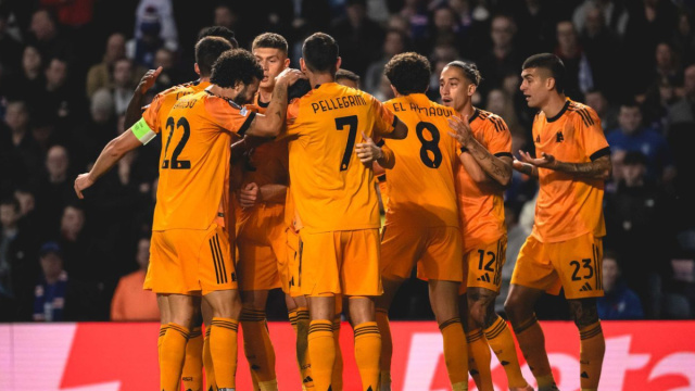 Esultanza dei giallorossi a Glasgow &copy; asroma.com