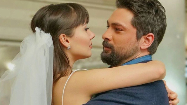 Zeynep e Alihan in una scena di Forbidden Fruit &copy; Mediaset.