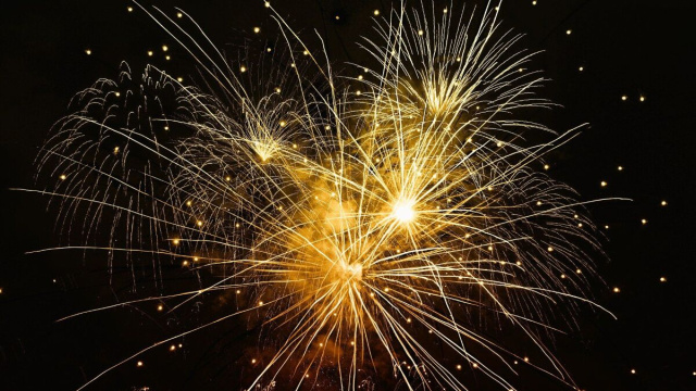 Fuochi d'artificio nel cielo &copy; Pixabay.