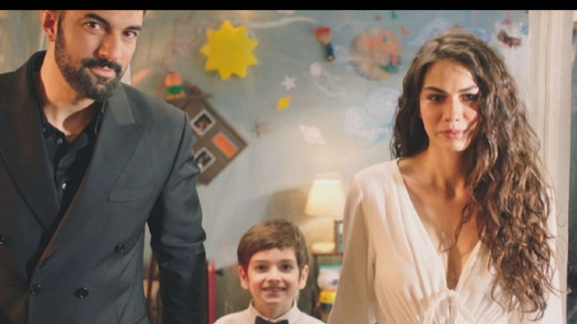 Tahir, Kerim e Farah in Io sono Farah &ndash; &copy; Mediaset.