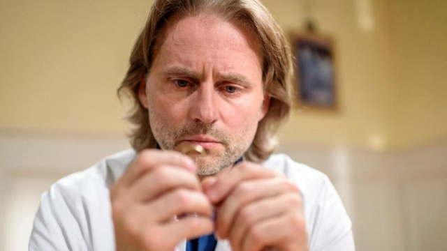 Michael in una scena di Tempesta d'amore &copy; Mediaset.