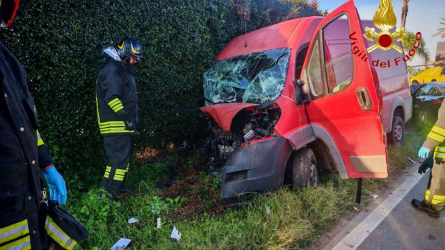 Incidente stradale - Intervento dei Vigili del Fuoco - &copy; Vigili del Fuoco Vibo Valentia