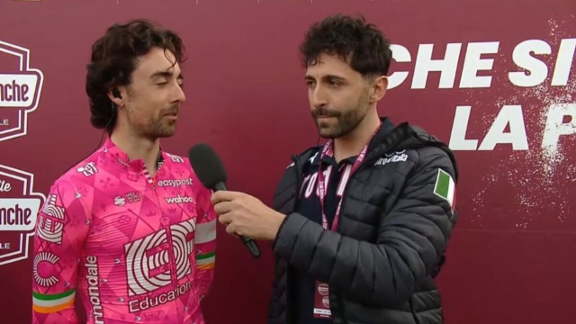 Moreno Moser intervista Ben Healy - &copy; Screenshot Eurosport.