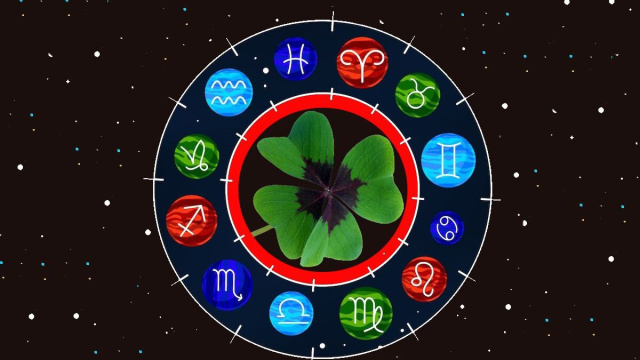 Cerchio con i simboli zodiacali e quadrifoglio al centro - &copy; Pixabay IA.