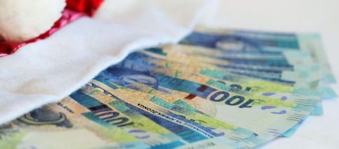 Regali di Natale tramite bonifico: i trasferimenti tra parenti nel mirino del Fisco