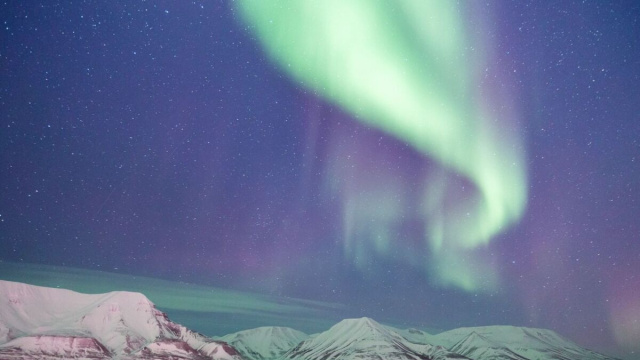 Aurora boreale in un cielo stellato - pixabay.com