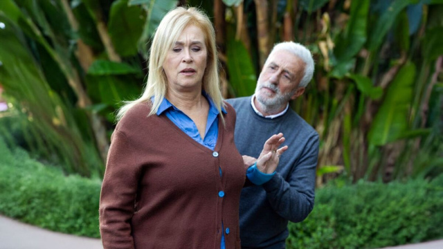 Ornella Bruni (Marina Giulia Cavalli) e Raffaele Giordano (Patrizio Rispo) &copy; Un Posto al Sole Rai