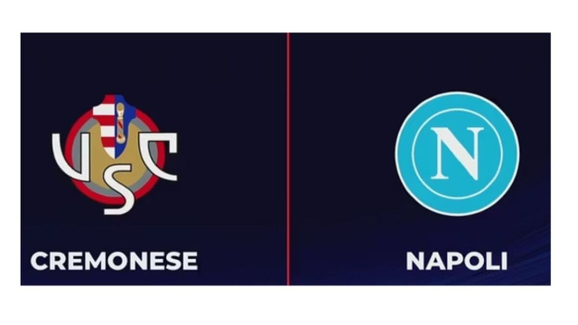 I loghi di Cremonese e Napoli (Screenshot Mediaset).