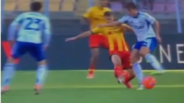 Il contatto al gol di Paz @ foto profilo Facebook Gianpaolo Calvarese