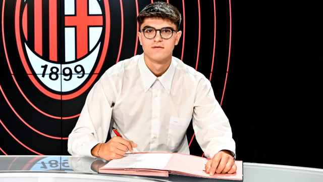 Davide Bartesaghi firma il primo contratto con l'AC Milan: il ... &copy; Creative Commons