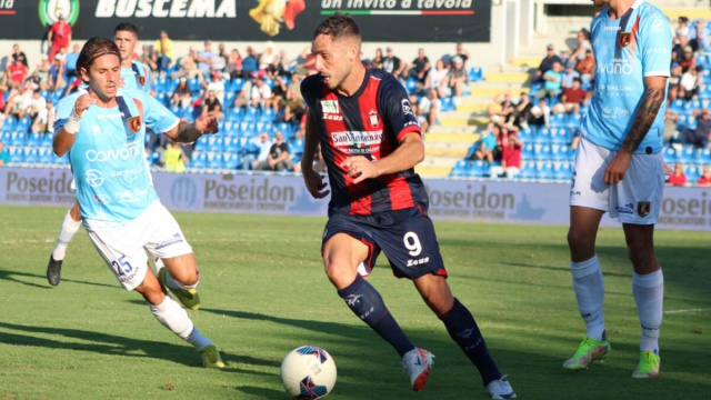 L'attaccante del Crotone, Guido Gomez - &copy; Facebook / FcCrotone