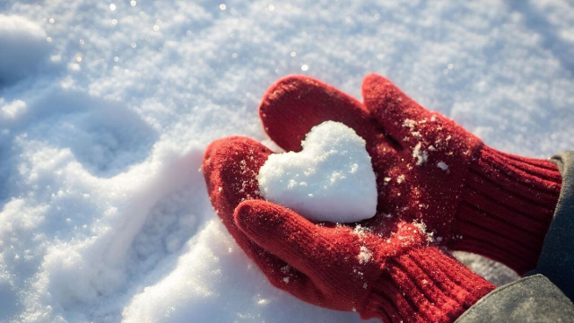 Palla di neve a forma di cuore (&copy;pixabay.com)