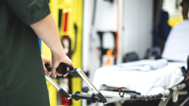 Un'immagine di un'ambulanza CC freepik