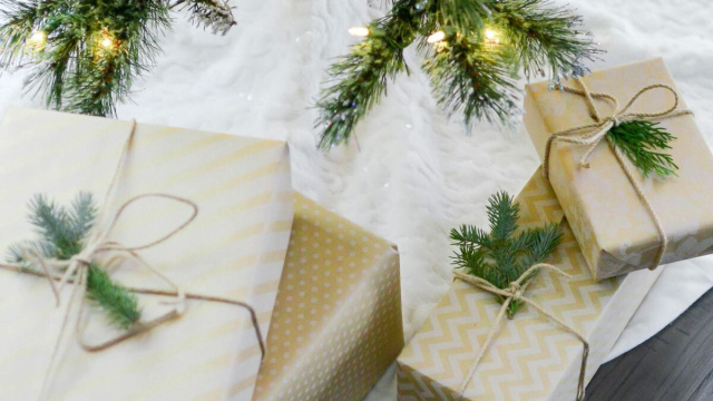 Pacchi regalo di Natale-&copy; Pexels