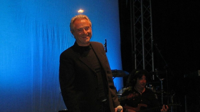 Amedeo Minghi in un concerto Wikipedia