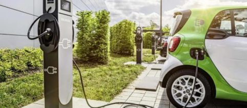 Auto, scontro politico in Ue: Italia chiede meno rigidità su transizione elettrica