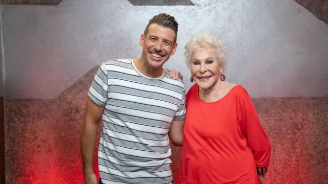 Francesco Gabbani con Ornella Vanoni &copy; Creative Commons.