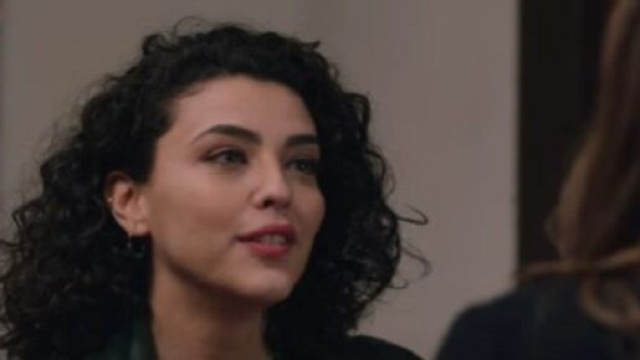 Fiore in una scena di Mina Settembre &copy; Rai 1.