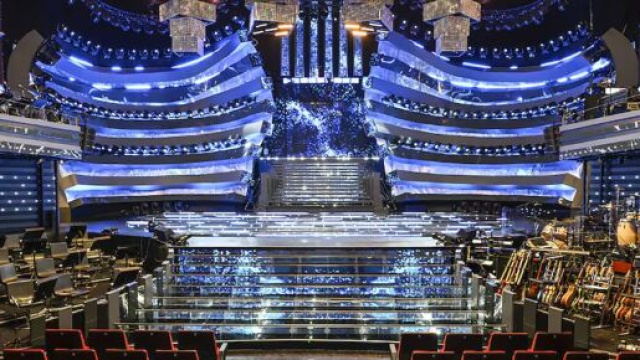 Gli interni e la scenografia dell'Ariston per Sanremo 2025 (&copy;Rai).