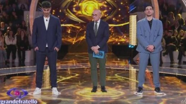 Signorini, Javier e Lorenzo durante la diretta del 10 febbraio &copy; Mediaset.