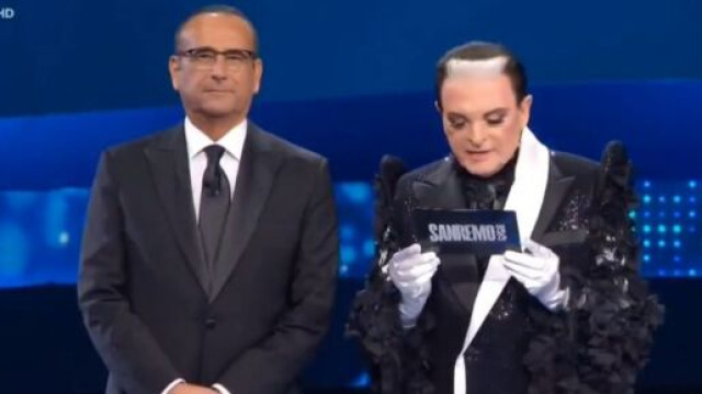 In foto Carlo Conti e Malgioglio a Sanremo 2025 &copy; Rai