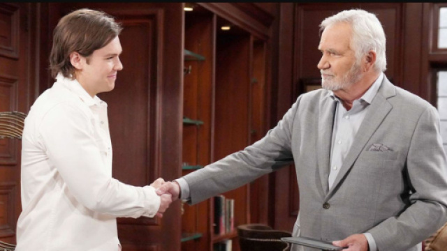 R.J. e Eric in una scena di Beautiful &copy; Canale 5