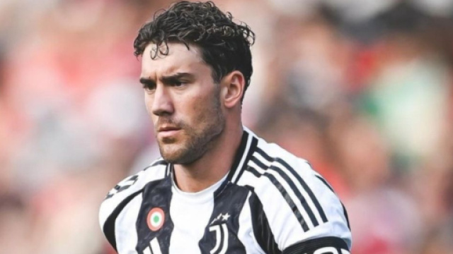 Dusan Vlahovic con la maglia della Juventus (&copy; Instagram)