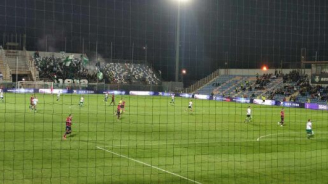 Un momento di gioco della gara Crotone-Avellino 0-4 - &copy; Francesco Trabassi