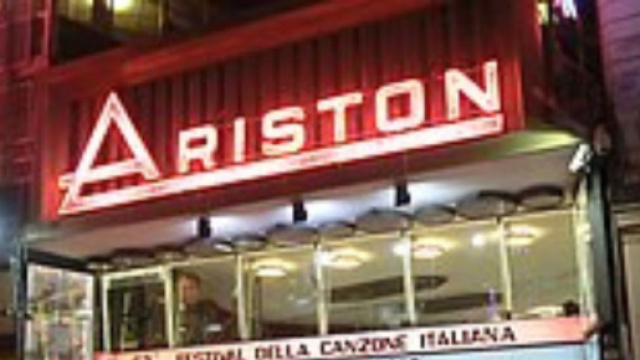 Facciata del teatro Ariston a Sanremo- &copy; Immagine di Wikipedia