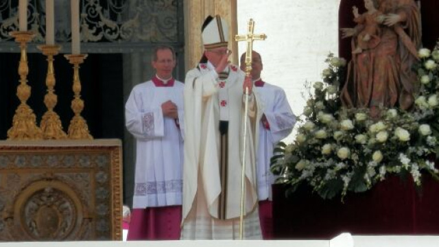 Papa Francesco durante una messa | Immagine &copy; Wikimedia Commons.